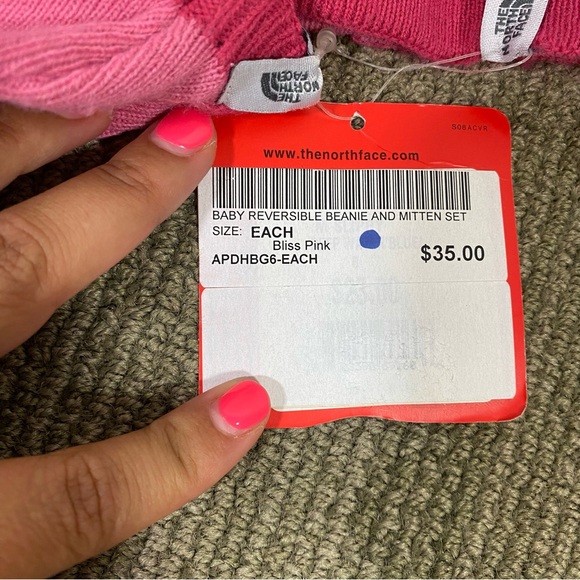 NEW North Face Infant Reversible Beanie & Mitten Set - Bliss Pink - Picture 2 of 7